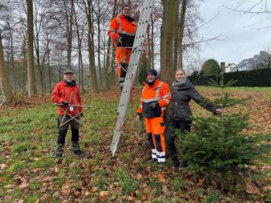 Gruppenfoto des Aubbauteams des Lichterglanz im Stadtpark.